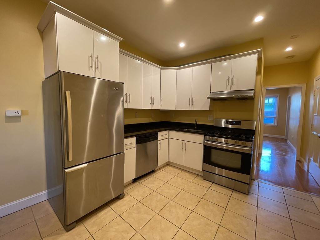 63 Middle St - Photo 1