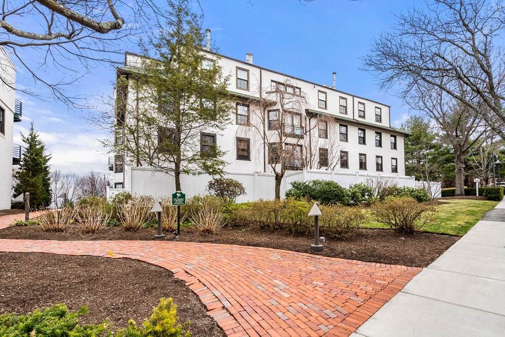 227 Summit Ave - Photo 1