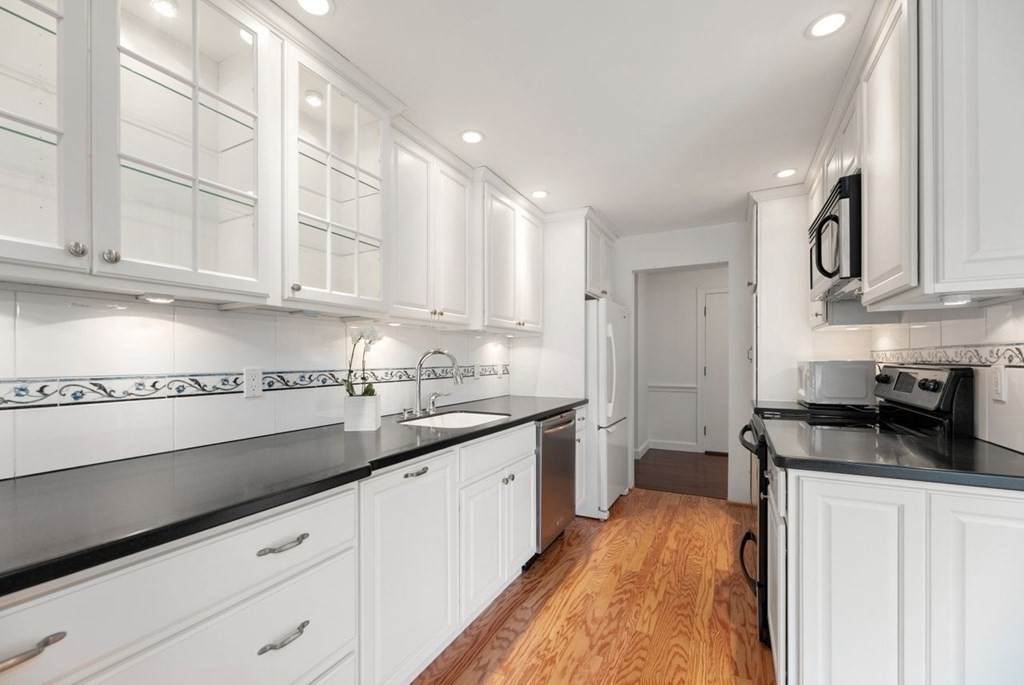1212 Greendale Ave - Photo 1