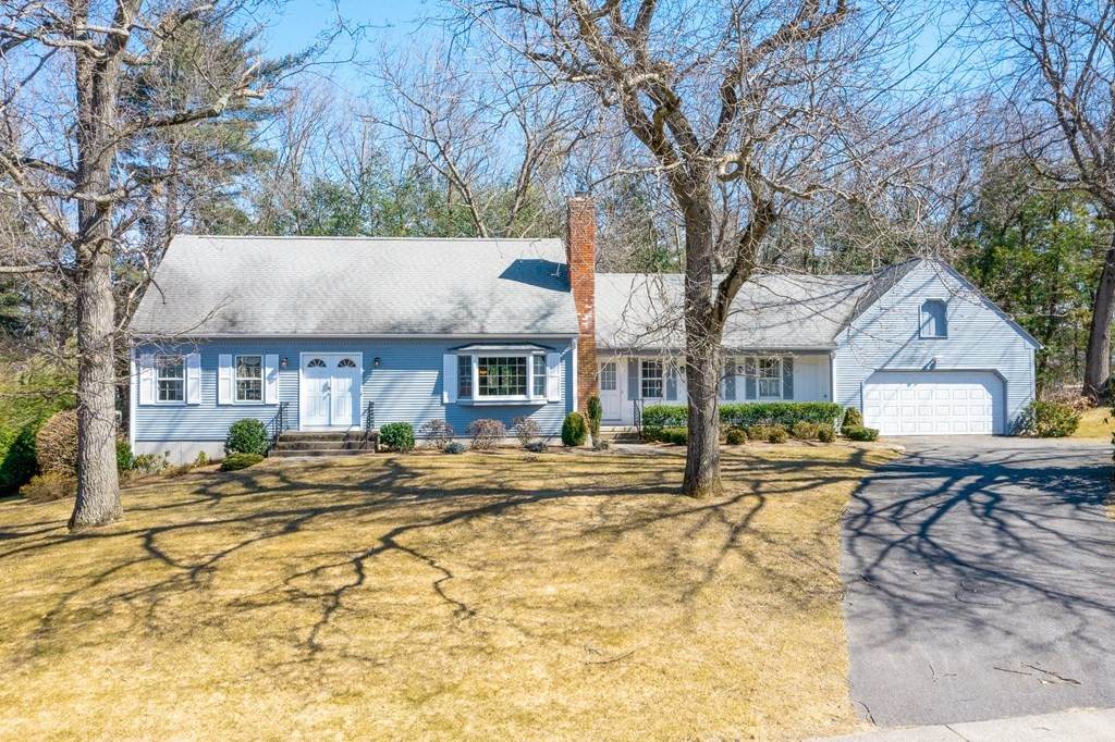 360 Pinewood Dr - Photo 1