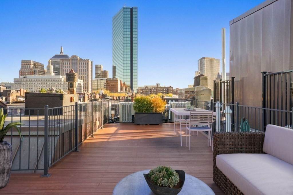212 Beacon St - Photo 1