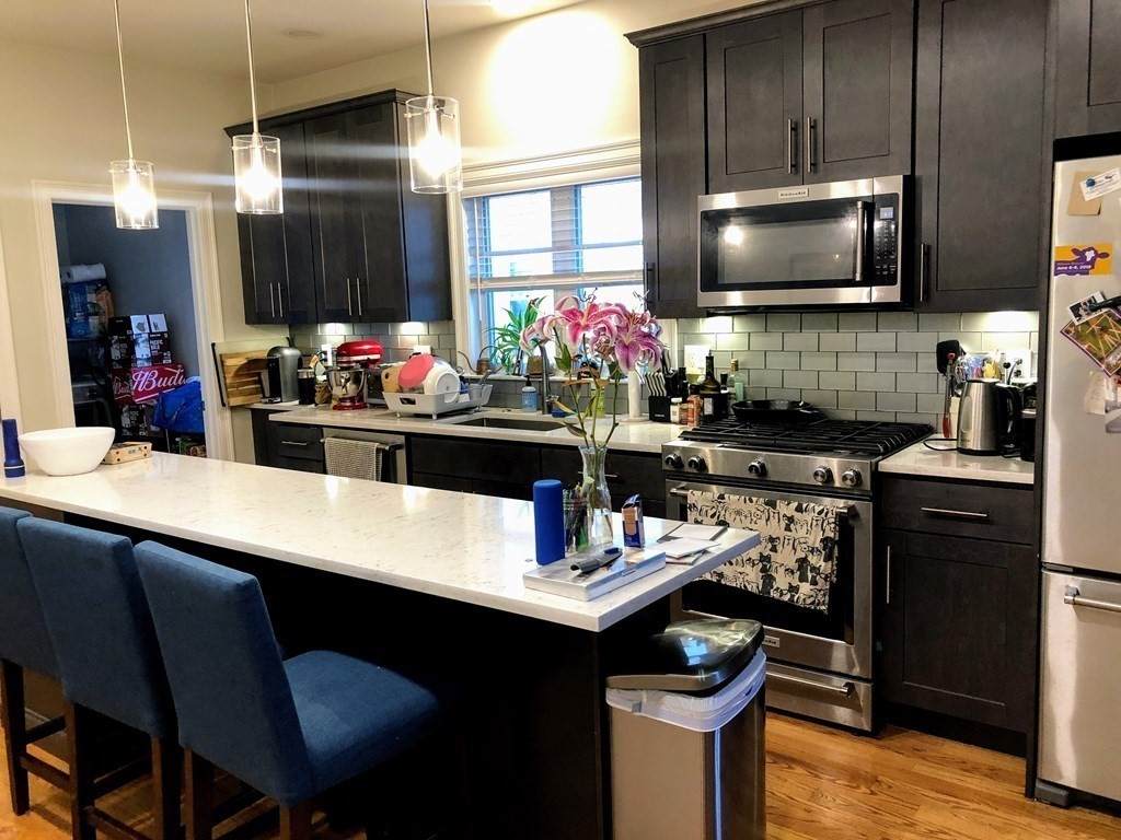 438 Windsor Street - Photo 1