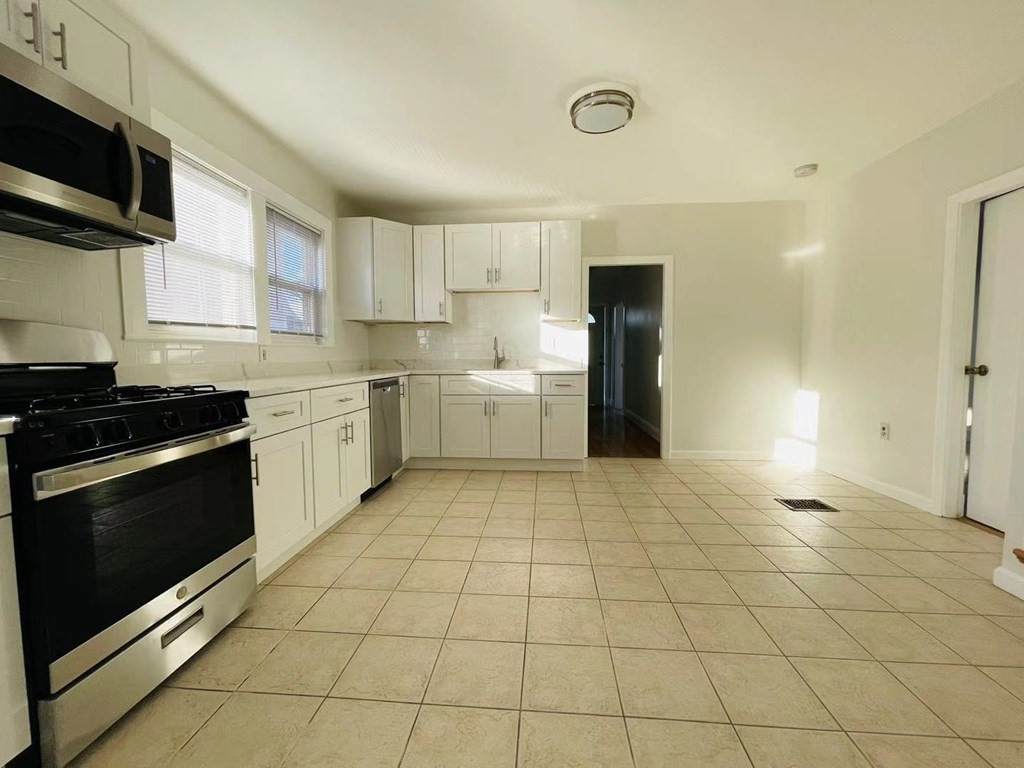 18-20 Benner Ave - Photo 1