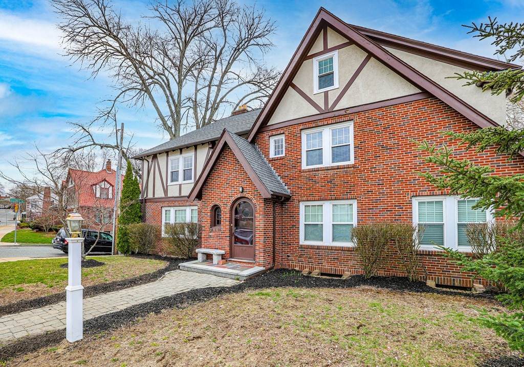 1658 Center St - Photo 1