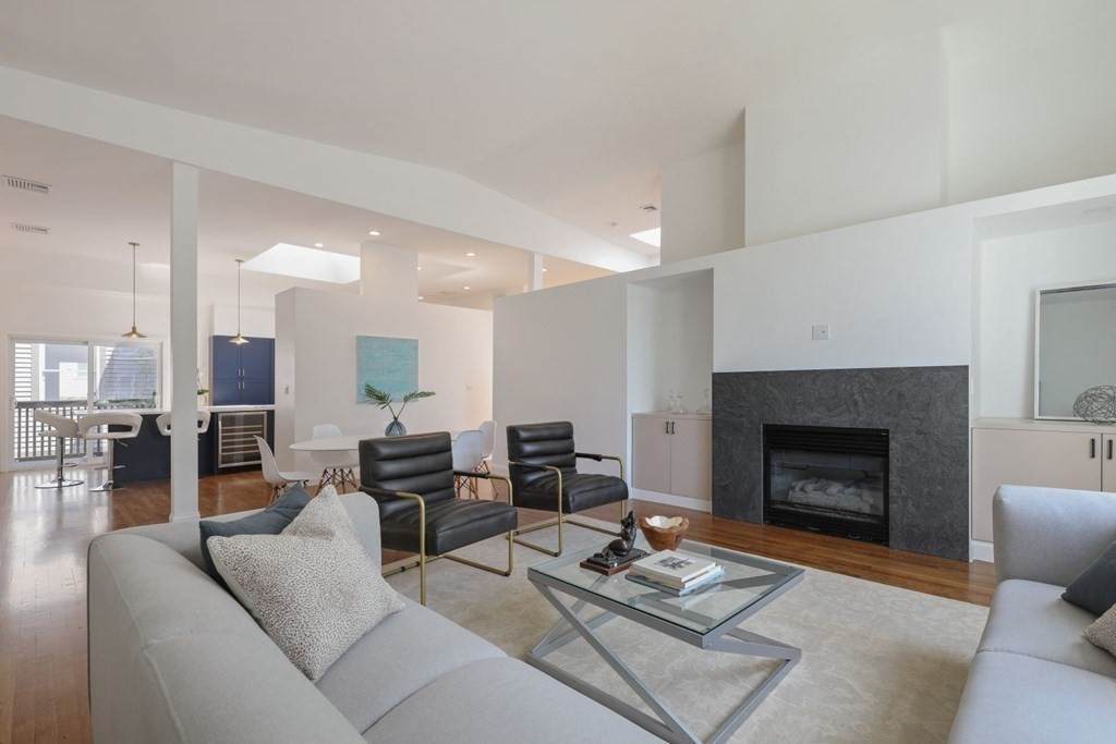 538 E Seventh St - Photo 1