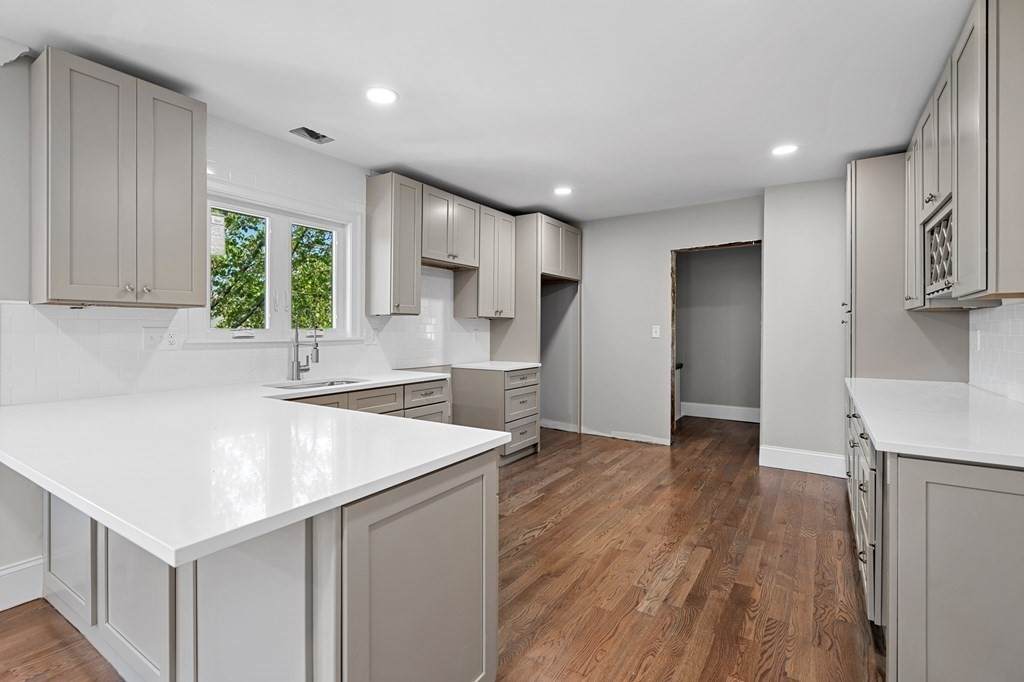 597 Gallivan Blvd - Photo 1