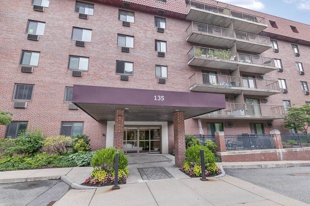135 Pleasant St - Photo 1