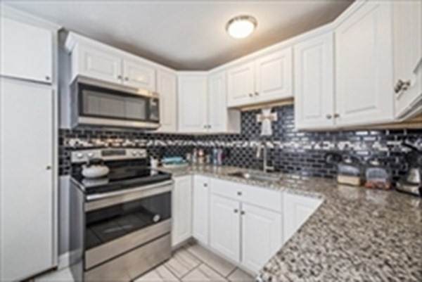 257 Broadway St - Photo 1