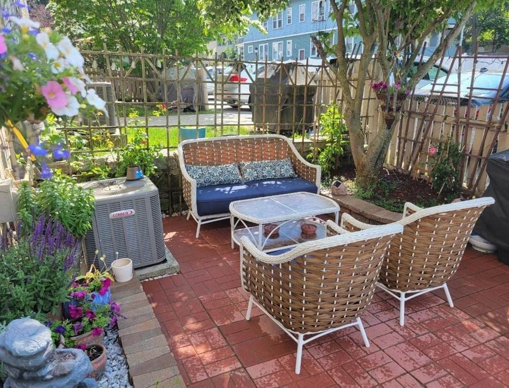 129 Lowell Street - Photo 1