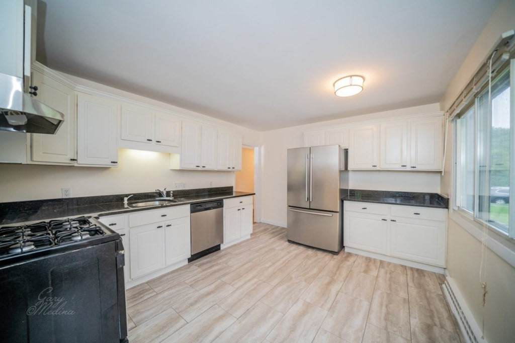 1272 Beacon St - Photo 1