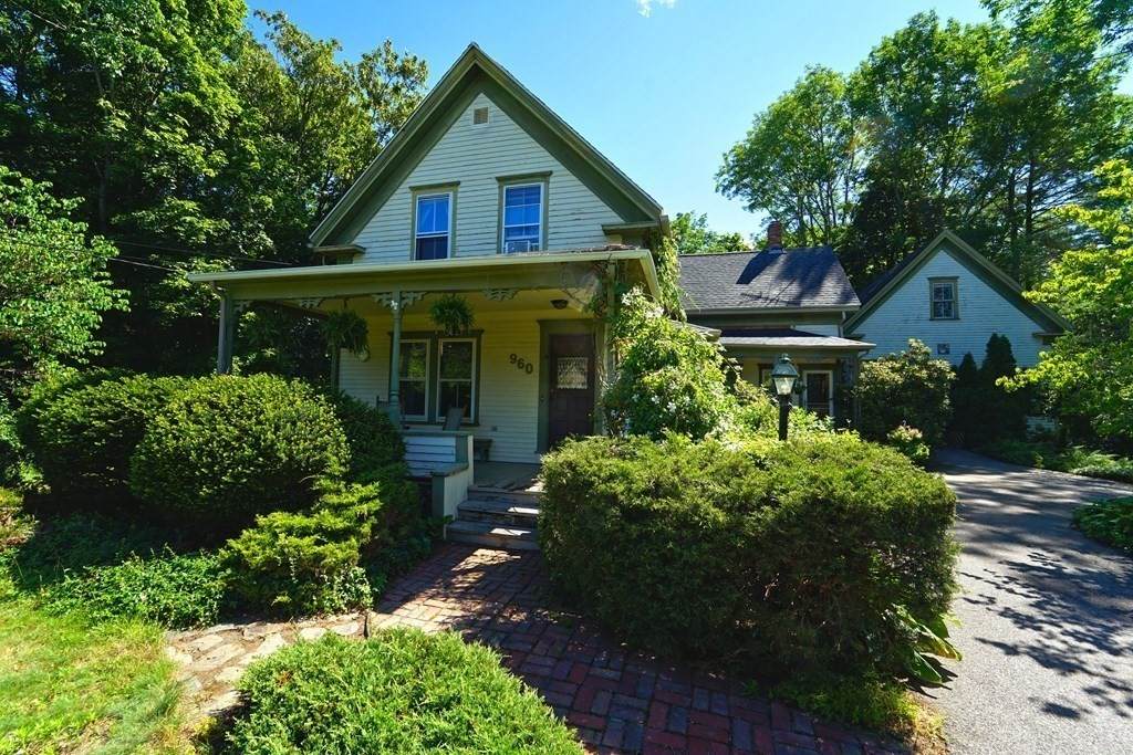 960 Summer St - Photo 1