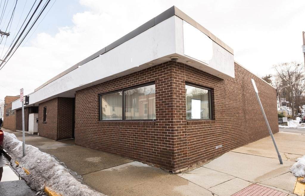 448 Lincoln Ave - Photo 1