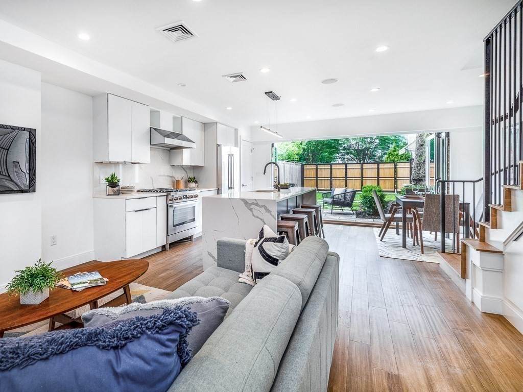92 Spring St - Photo 1
