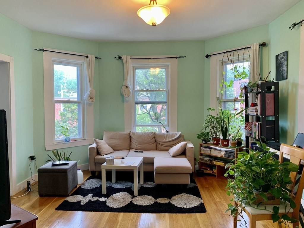 956 Cambridge - Photo 1