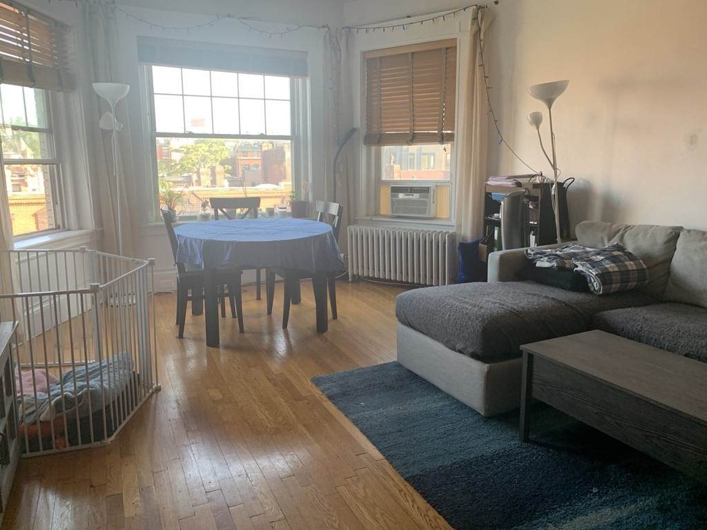 520 Beacon - Photo 1