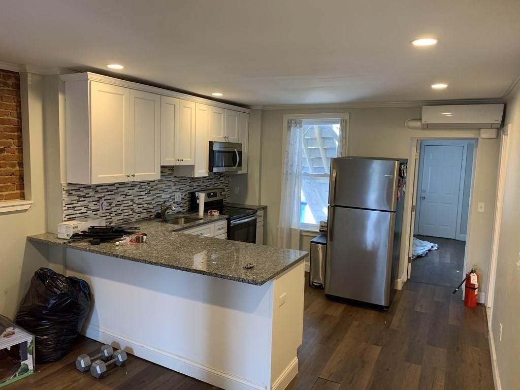 315 Meridian St - Photo 1