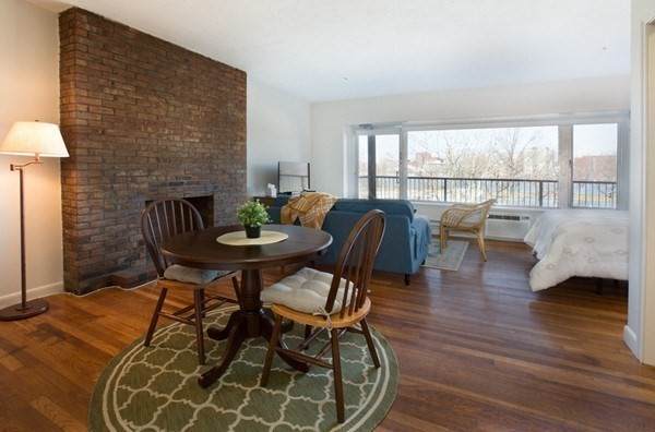 220 Beacon Street - Photo 1