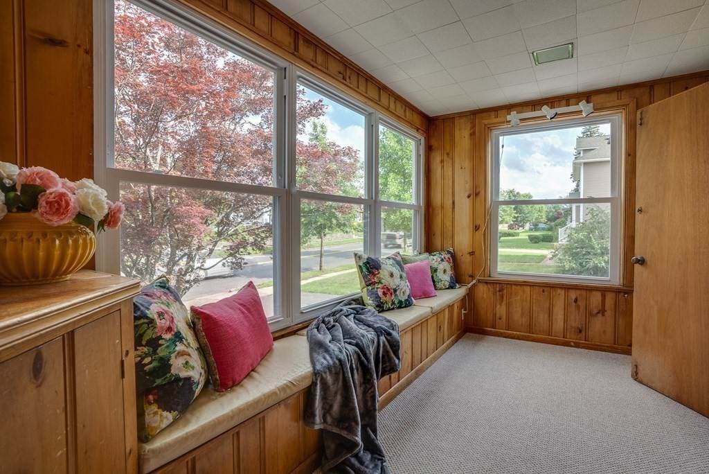 282 Burncoat St - Photo 1