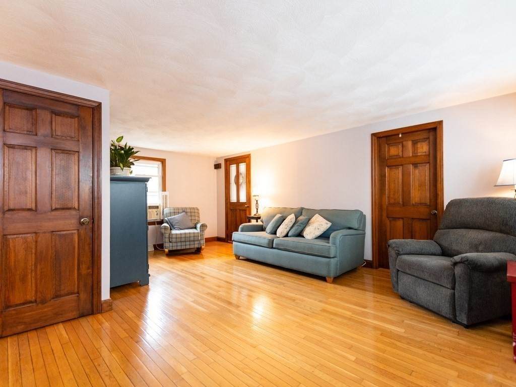 1055 Hanover St - Photo 1
