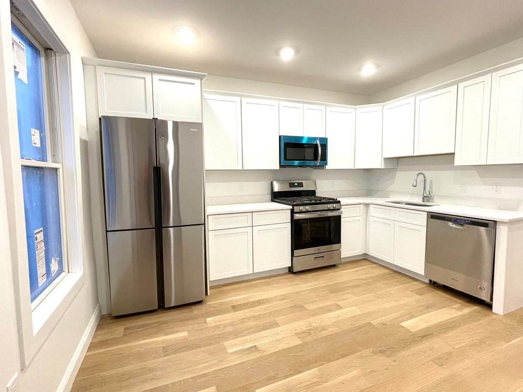 310 Chelsea - Photo 1