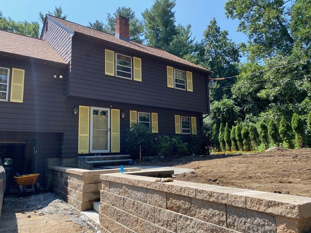 8 Carriage Hill Rd - Photo 1