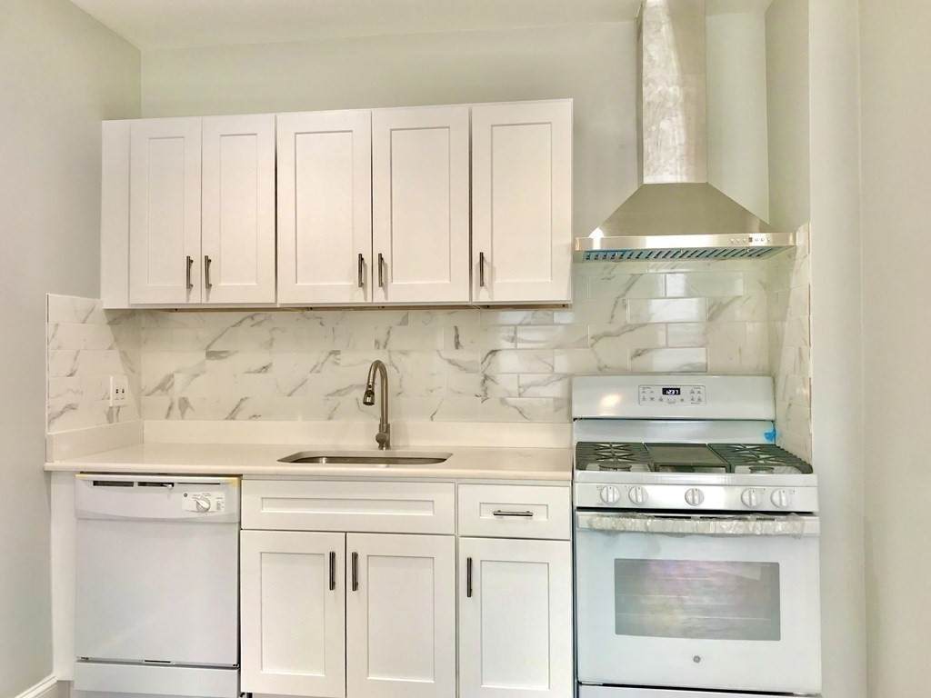 10 Clarendon St - Photo 1