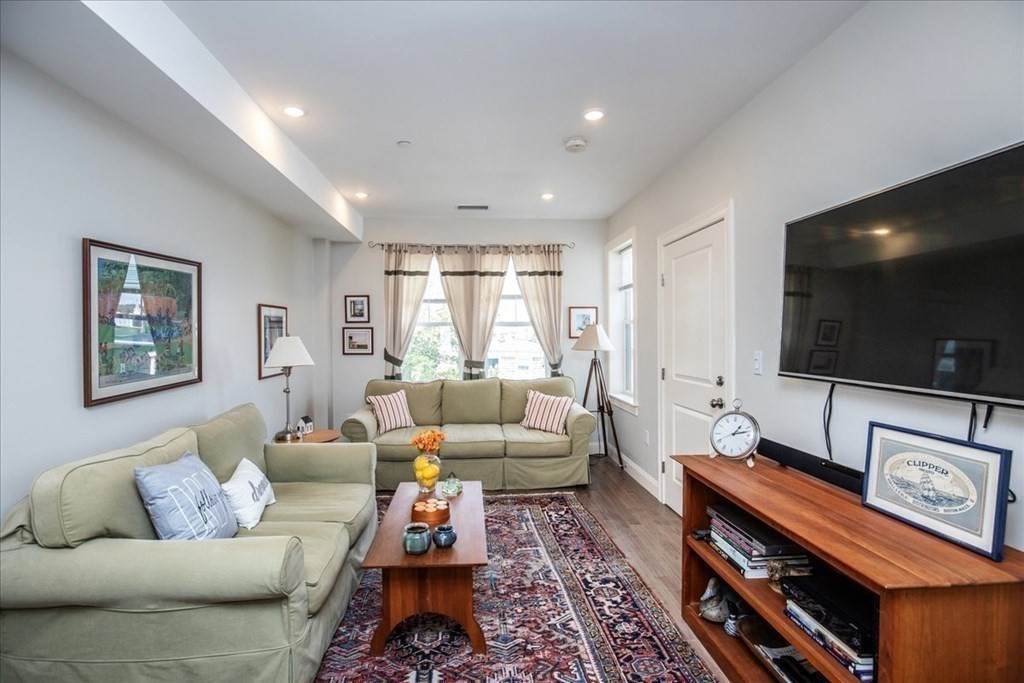 91 Chelsea St - Photo 1