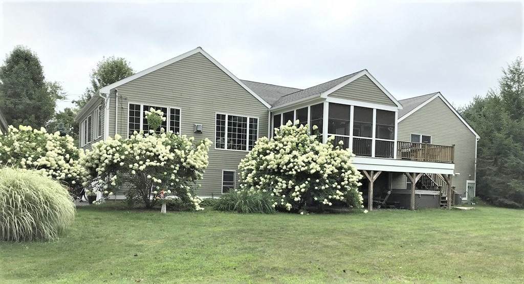 421 Howard St - Photo 1