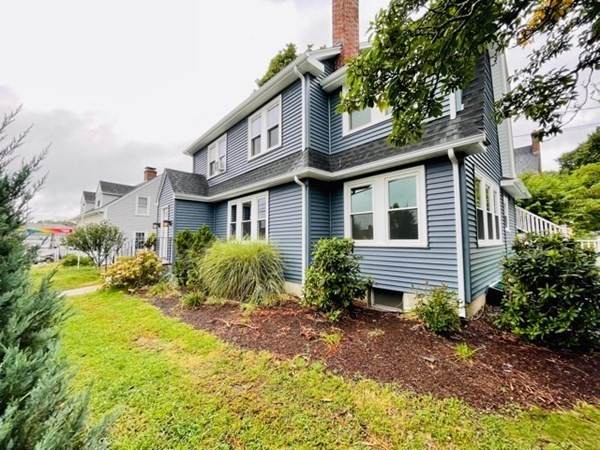 621 Adams St - Photo 1
