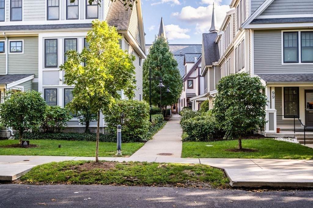 115 Crowninshield - Photo 1