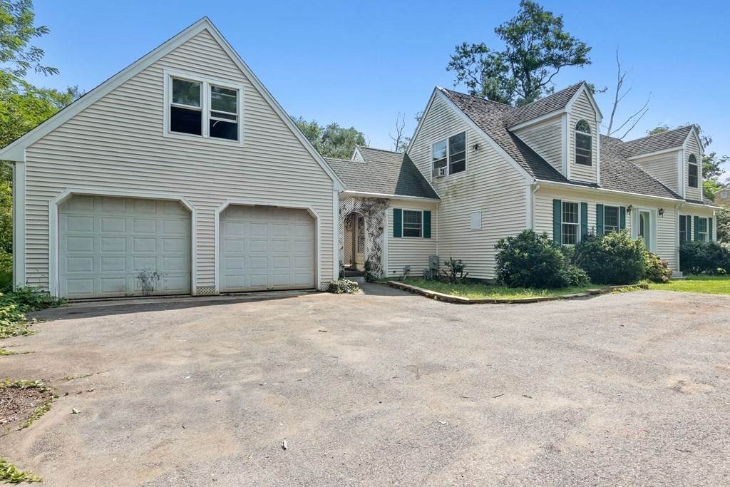 4 Bay Colony Dr - Photo 1