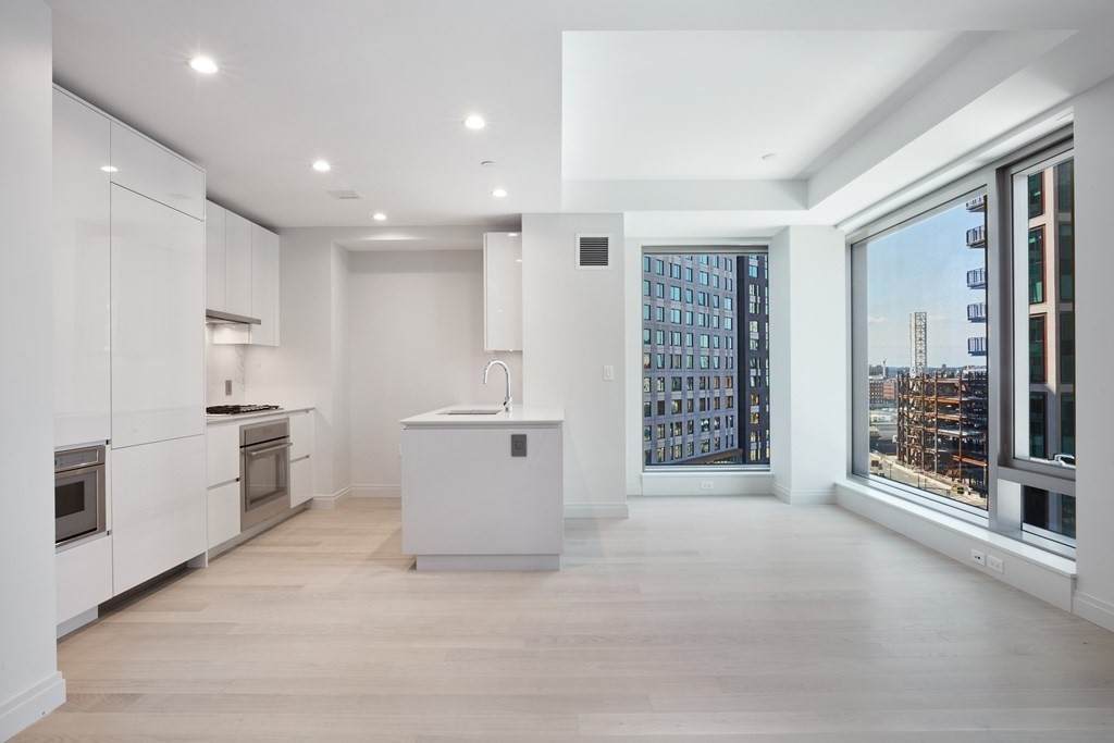 135 Seaport Boulevard - Photo 1