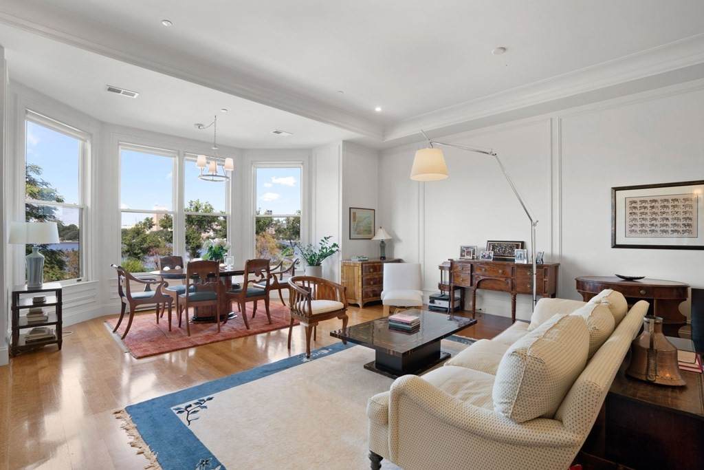 472 Beacon St - Photo 1