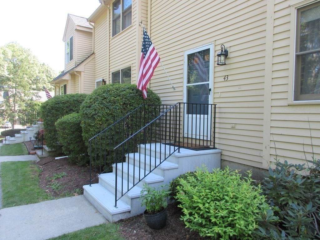 43 Pinecrest Village - Photo 1