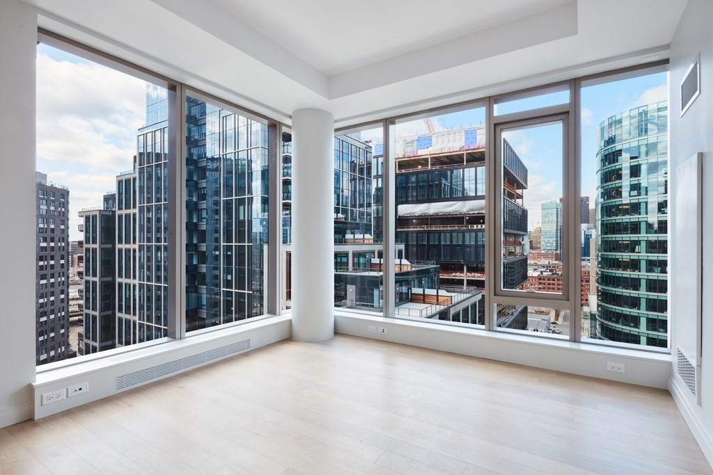 135 Seaport Boulevard - Photo 1