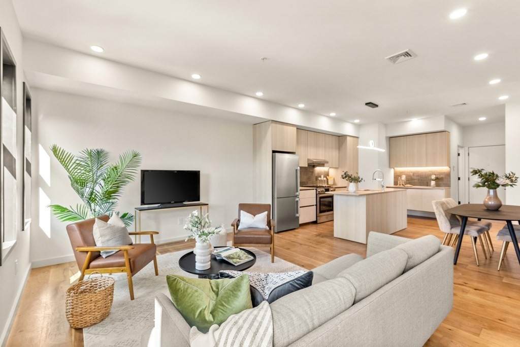 211 Condor Street - Photo 1