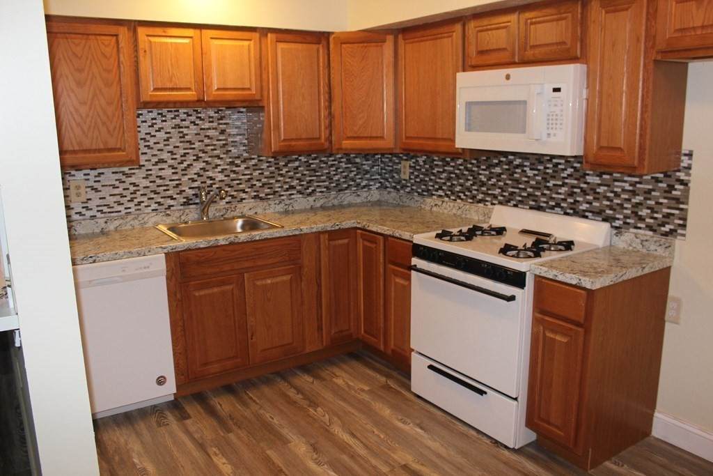255 Danforth St - Photo 1