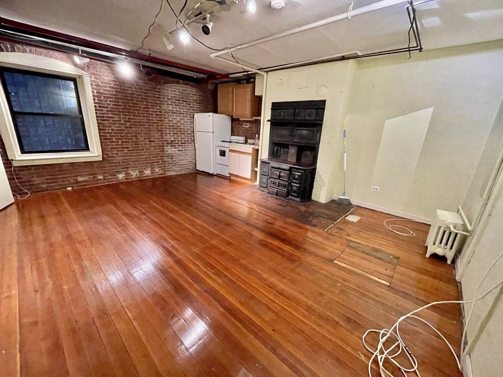 178 Marlborough - Photo 1