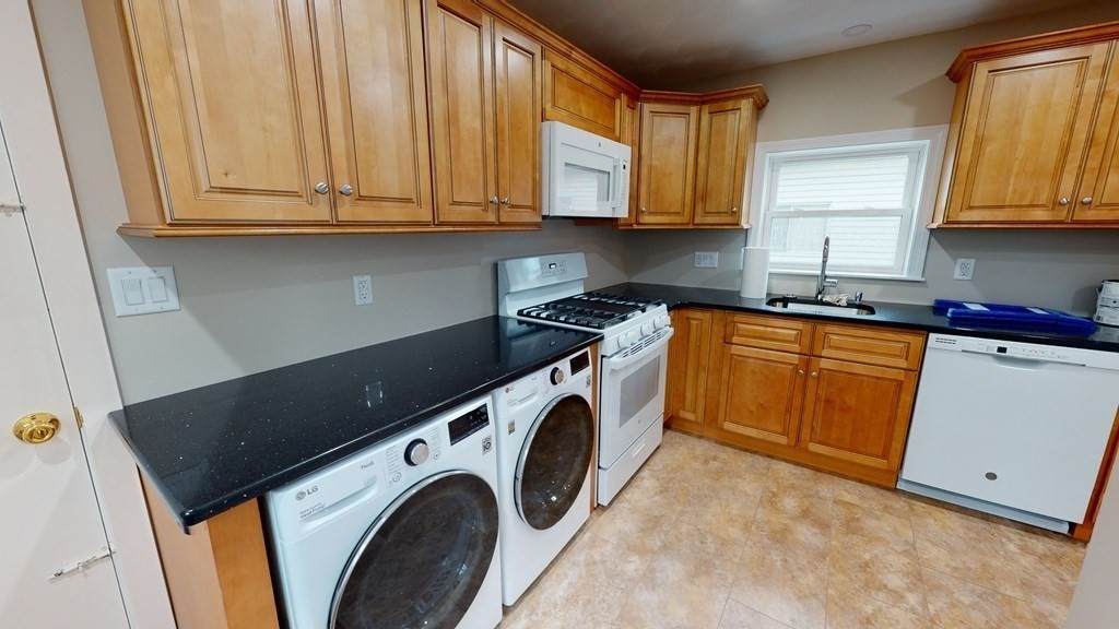 305 Washington St - Photo 1
