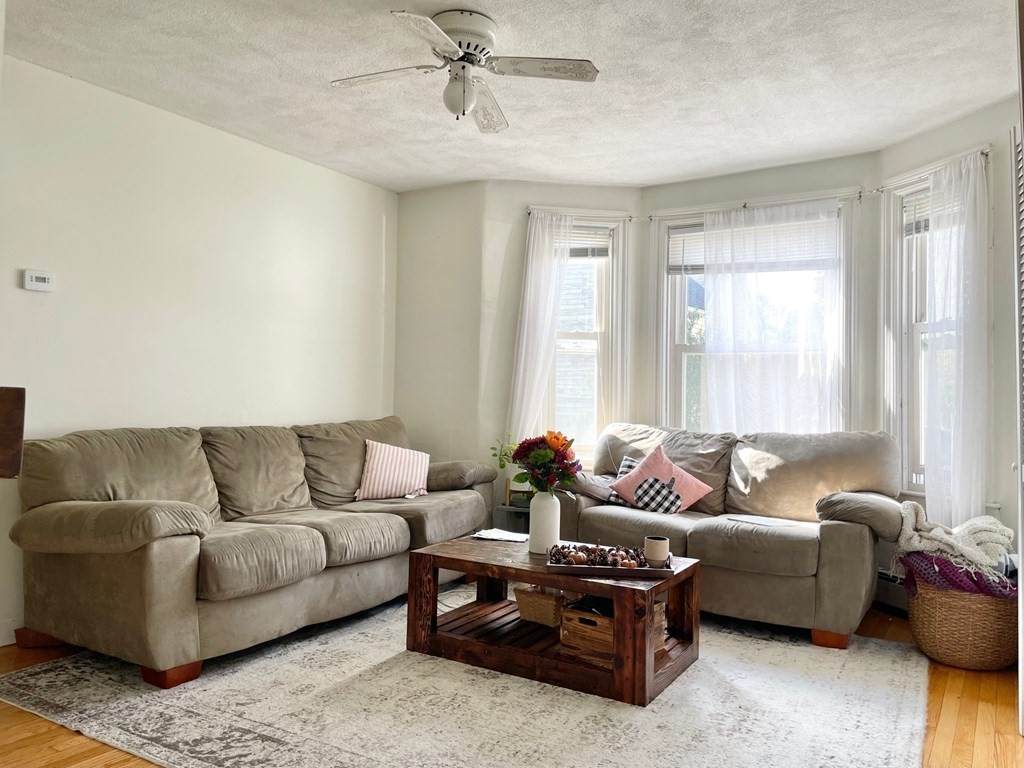 35 Lawrence St - Photo 1