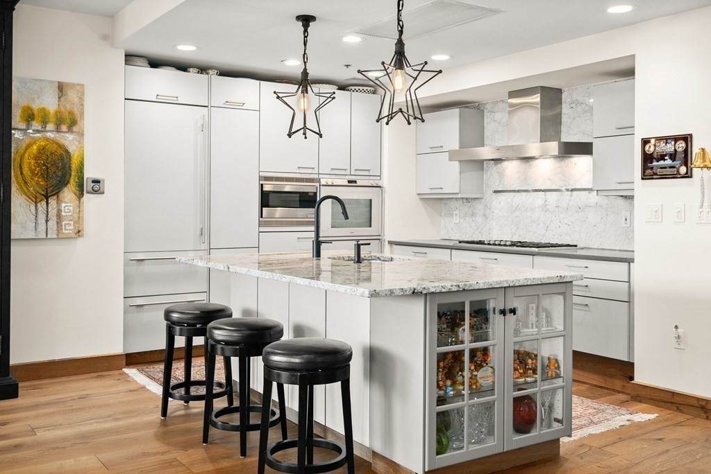 9 West Broadway - Photo 1