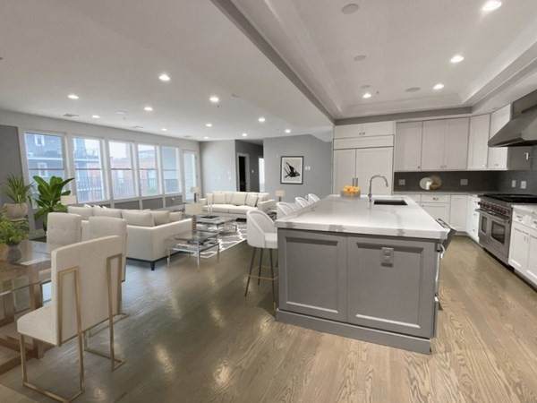 621 E 1St St - Photo 1