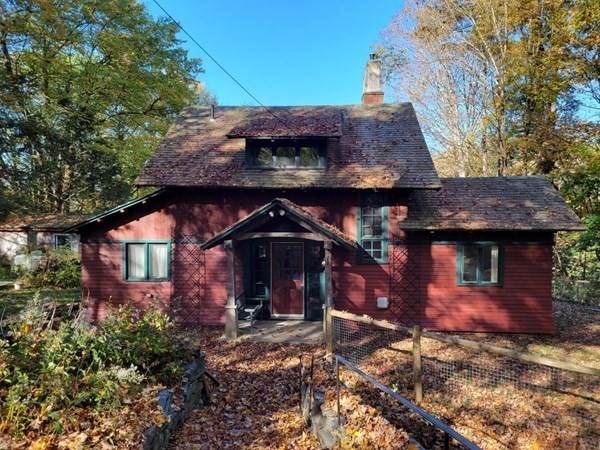 8 Holly Ave - Photo 1