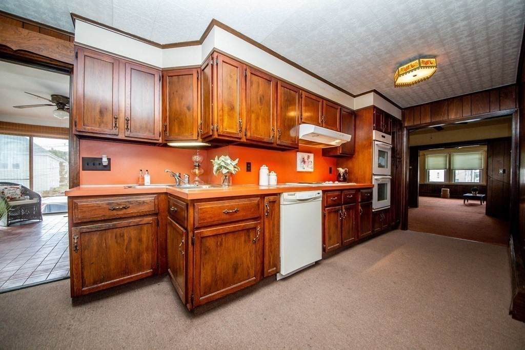 318 Wood Street - Photo 1