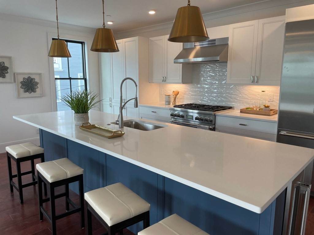 324 Bunker Hill St - Photo 1