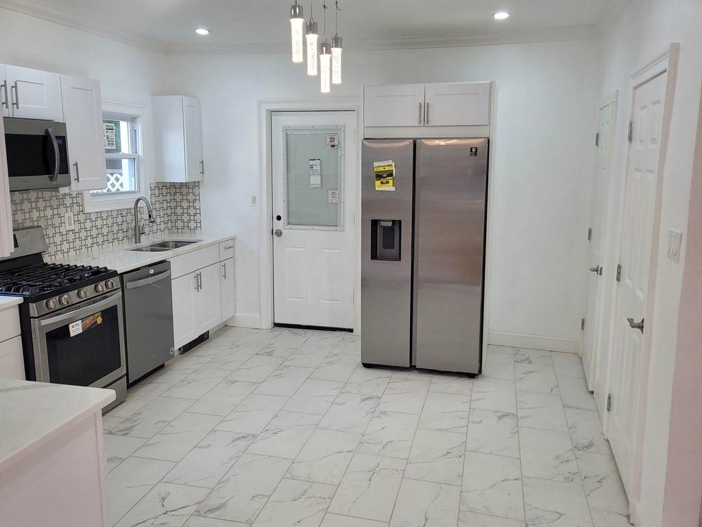 1128 Salem St - Photo 1