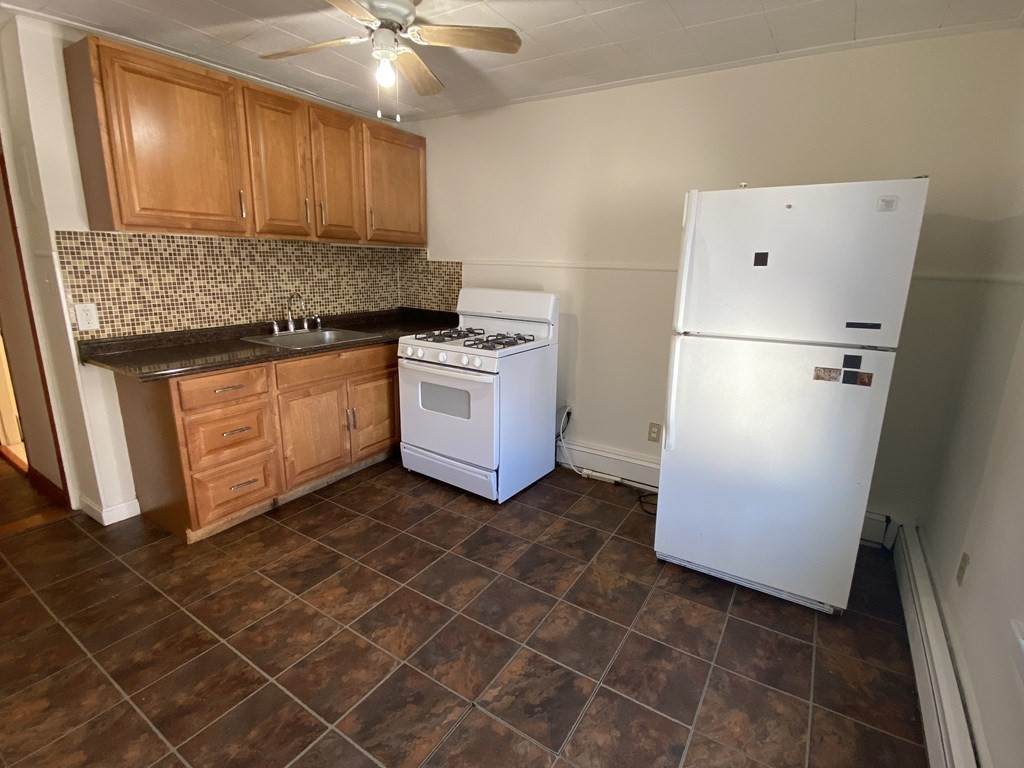 193 Pearl St - Photo 1
