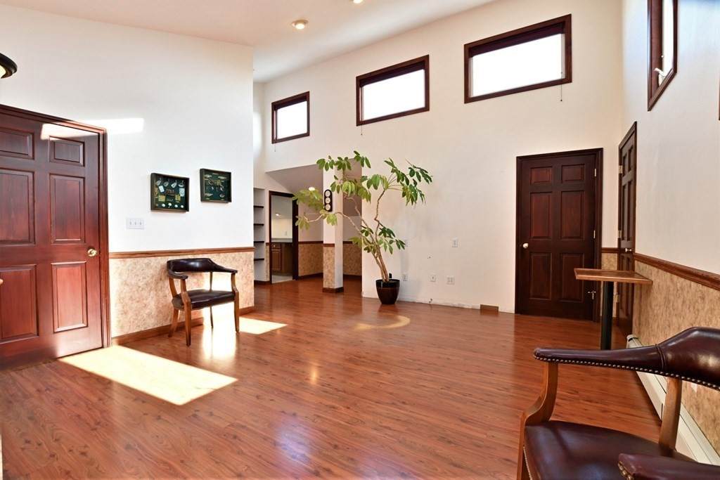 327-329 Coffin Ave - Photo 1