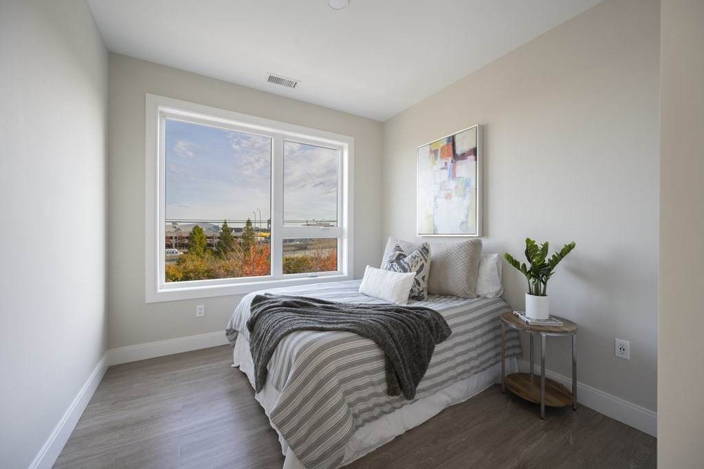 319 Chelsea - Photo 1