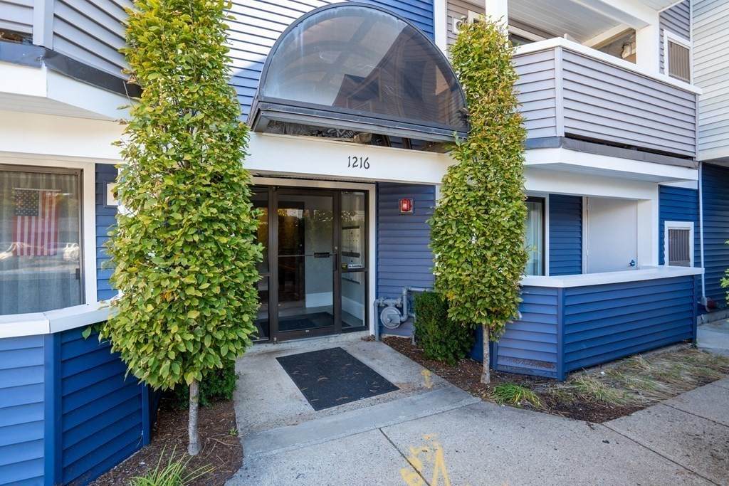 1216 Vfw Pkwy - Photo 1